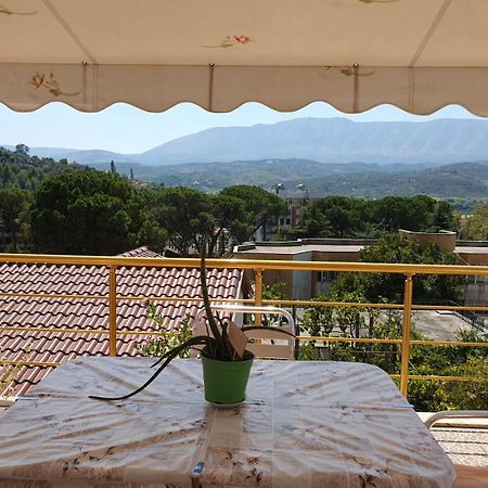 Sara Guesthouse Berat Esterno foto