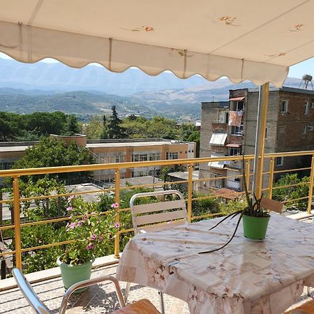 Sara Guesthouse Berat Esterno foto