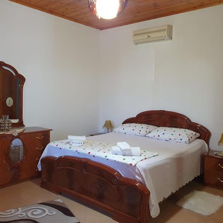 Sara Guesthouse Berat Esterno foto