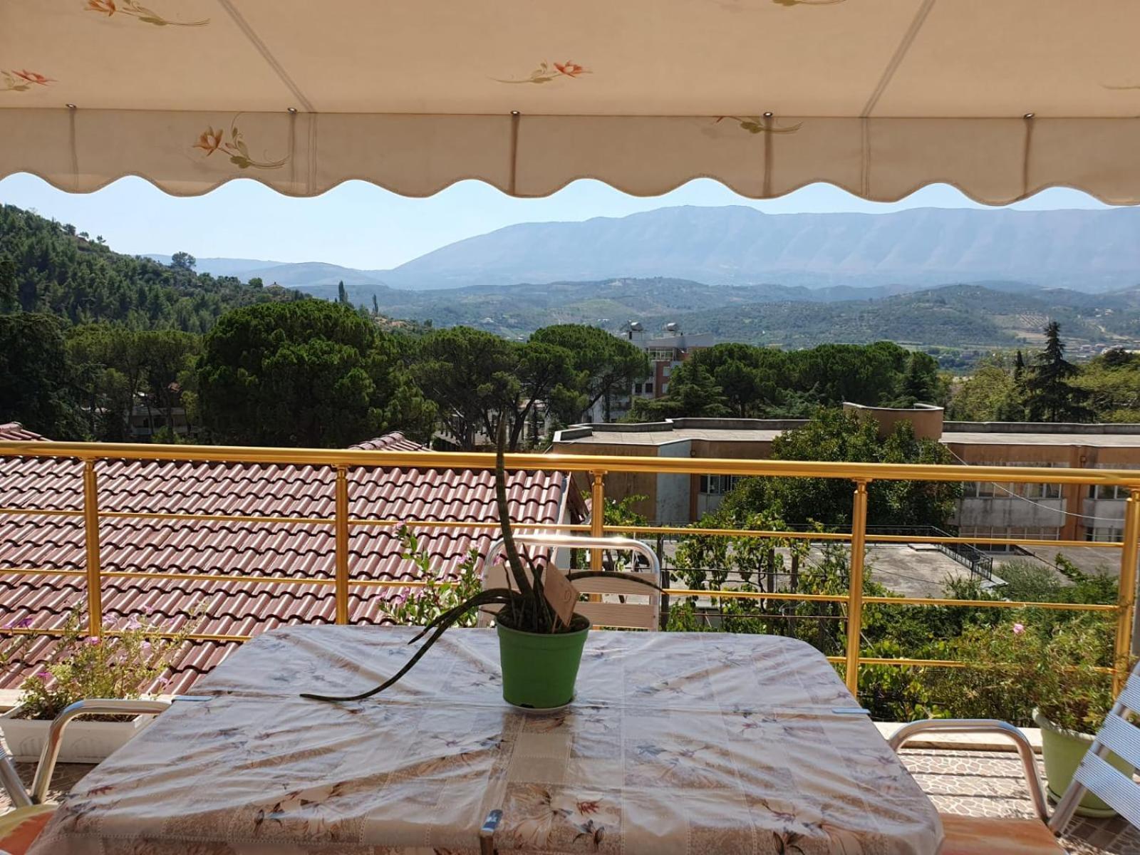 Sara Guesthouse Berat Esterno foto