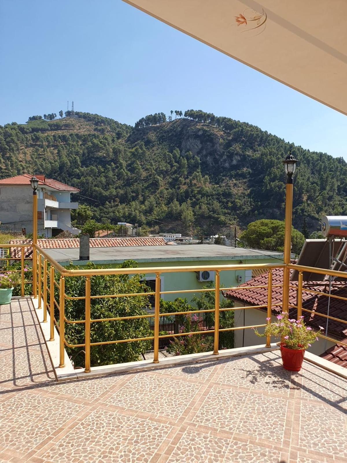 Sara Guesthouse Berat Esterno foto