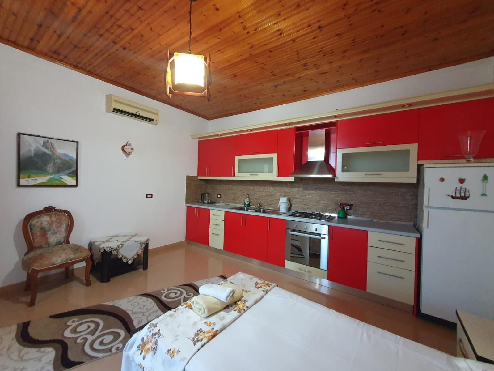 Sara Guesthouse Berat Esterno foto