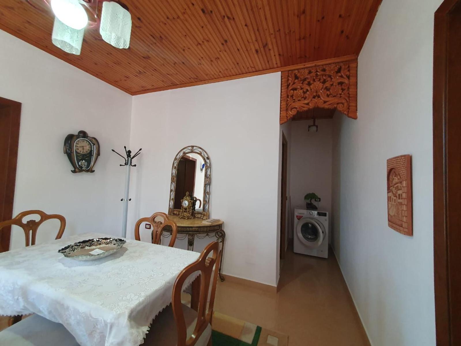 Sara Guesthouse Berat Esterno foto