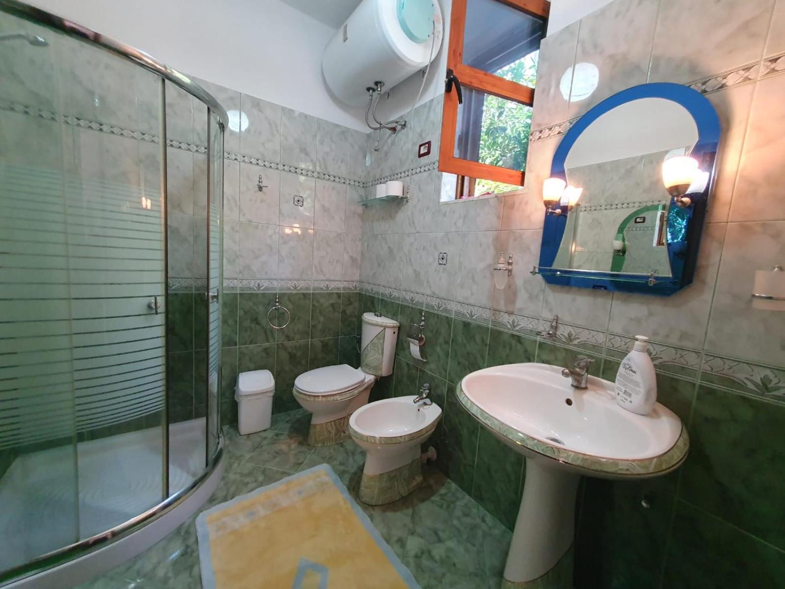 Sara Guesthouse Berat Esterno foto