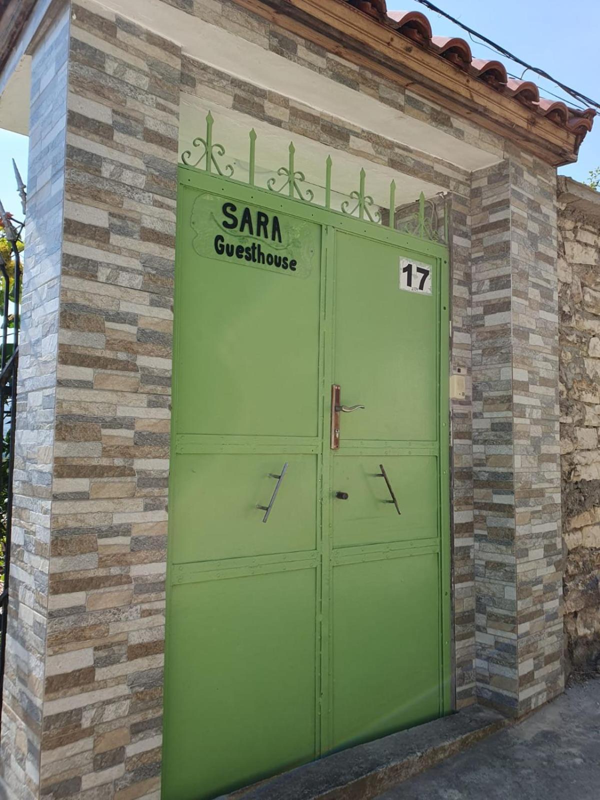 Sara Guesthouse Berat Esterno foto