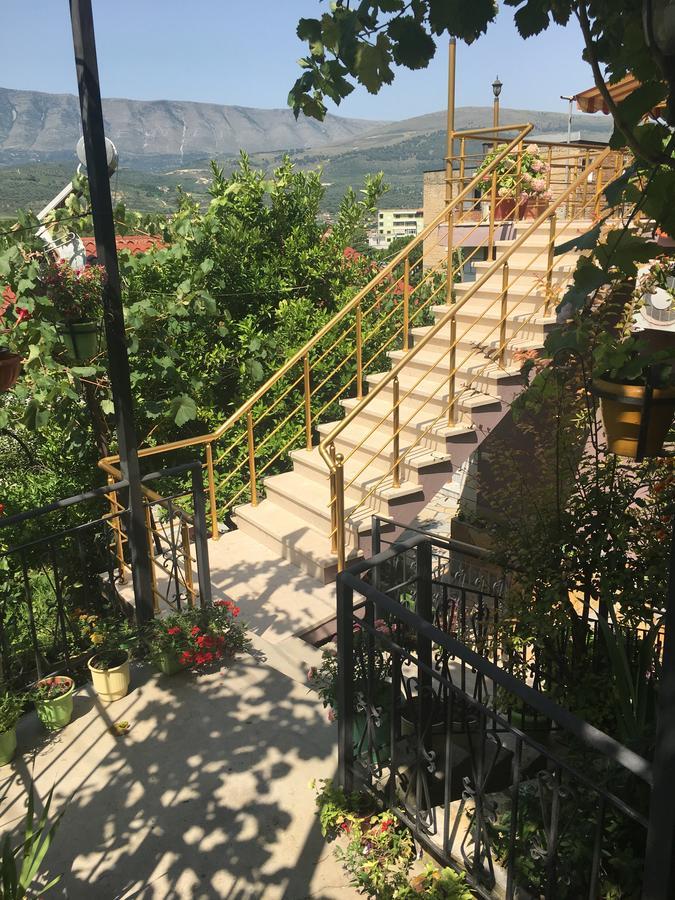 Sara Guesthouse Berat Esterno foto